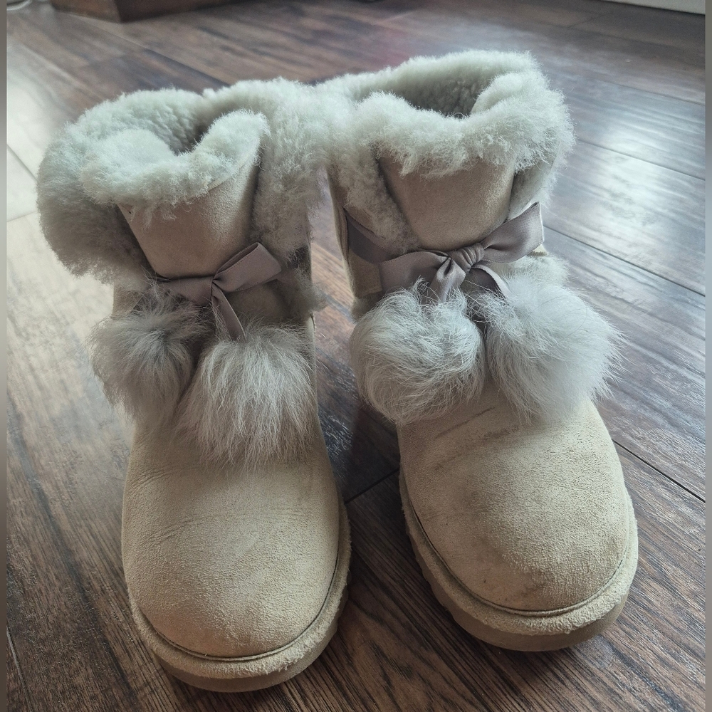 Ugg Silver Grey Fur Lined Boots with Pom Poms Size 8  EU 39